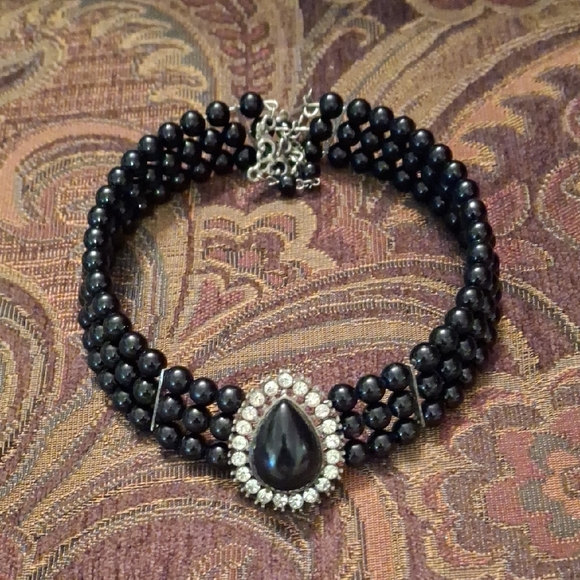 Jewelry - Elegant Black Beaded Choker